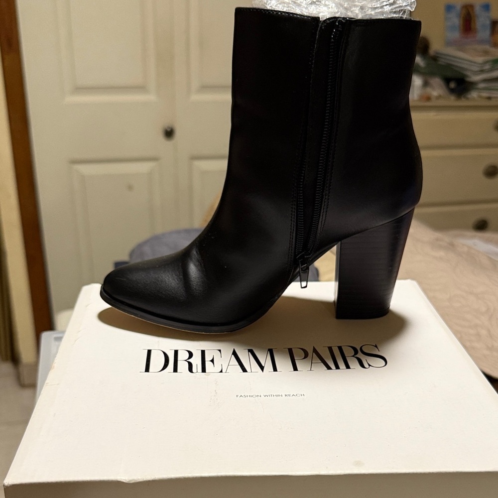 Dream Pairs Women's Sleek Black Heeled boots